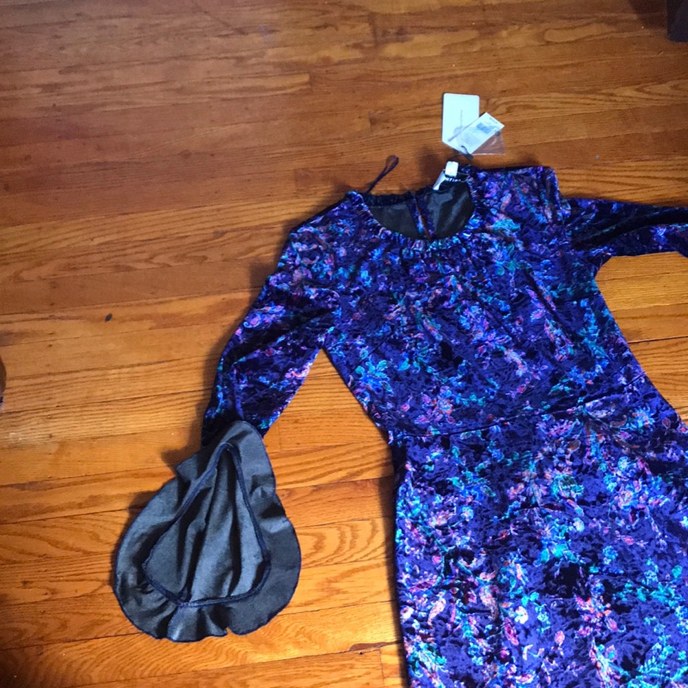 Dress - Picture 2 of 8